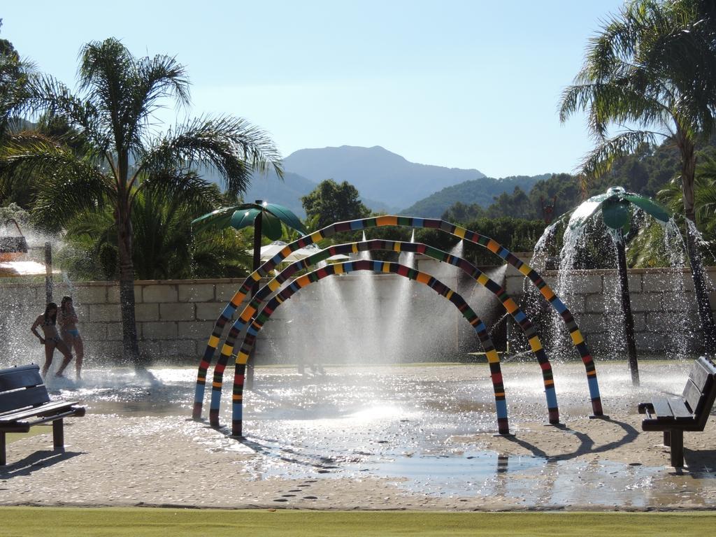 Loftotel Canet เอสปอร์เลส ภายนอก รูปภาพ